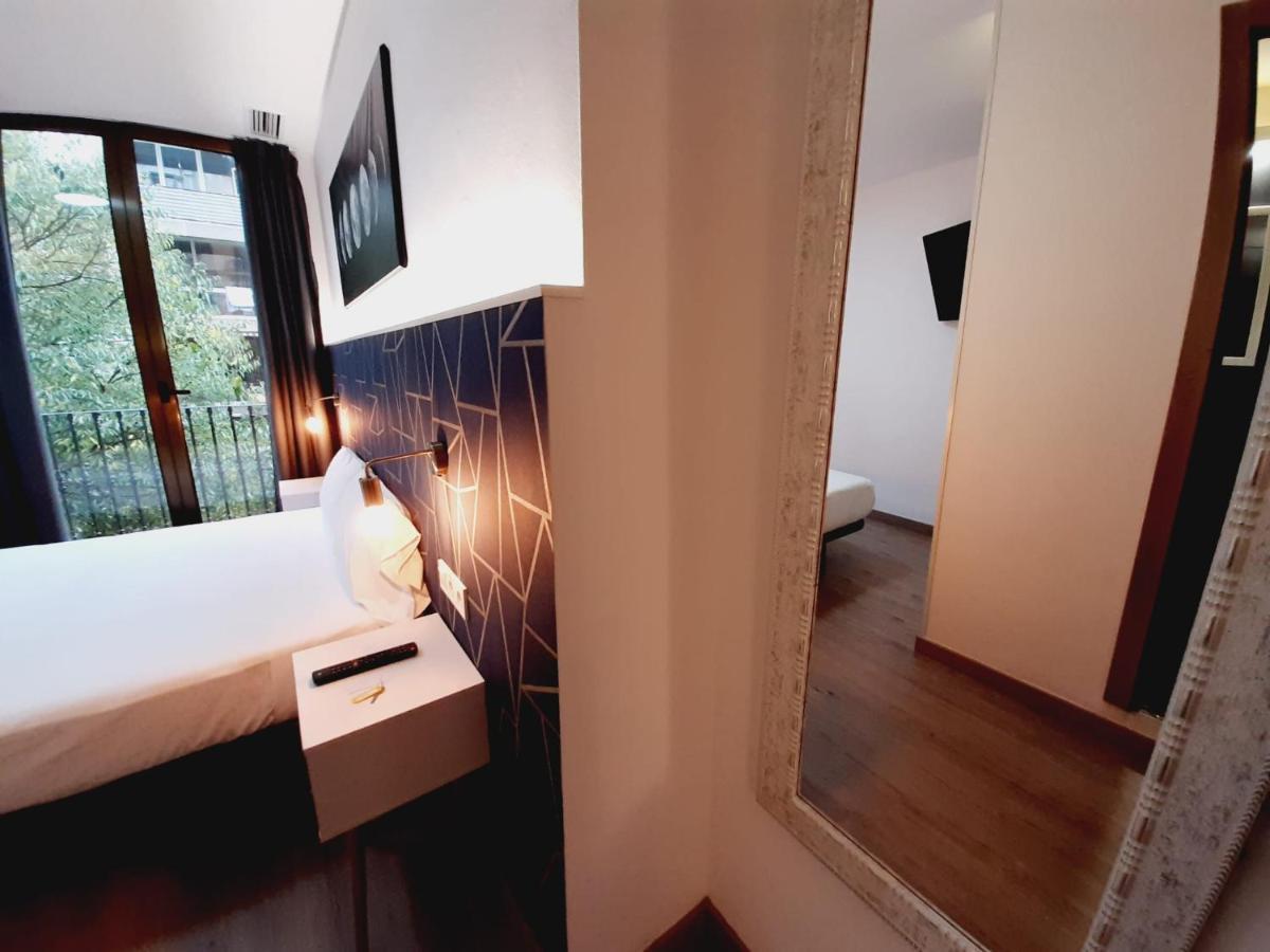 Hostal Laia By Gaiarooms Barcelona Exterior foto